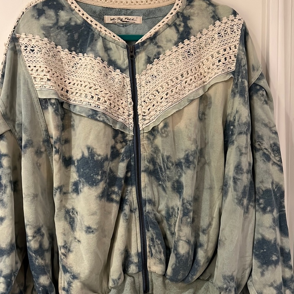 Ladies We The Free people tie-dye Jacket with zipper size large.